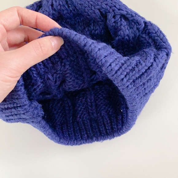 wool beanie hat with furry pom - Picture 5 of 7